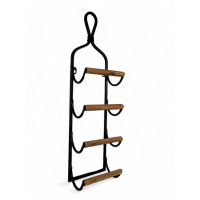 Wijnrek hangend metaal zwart met houten randen voor 4 flessen. Afmetingen 18x12x70 cm